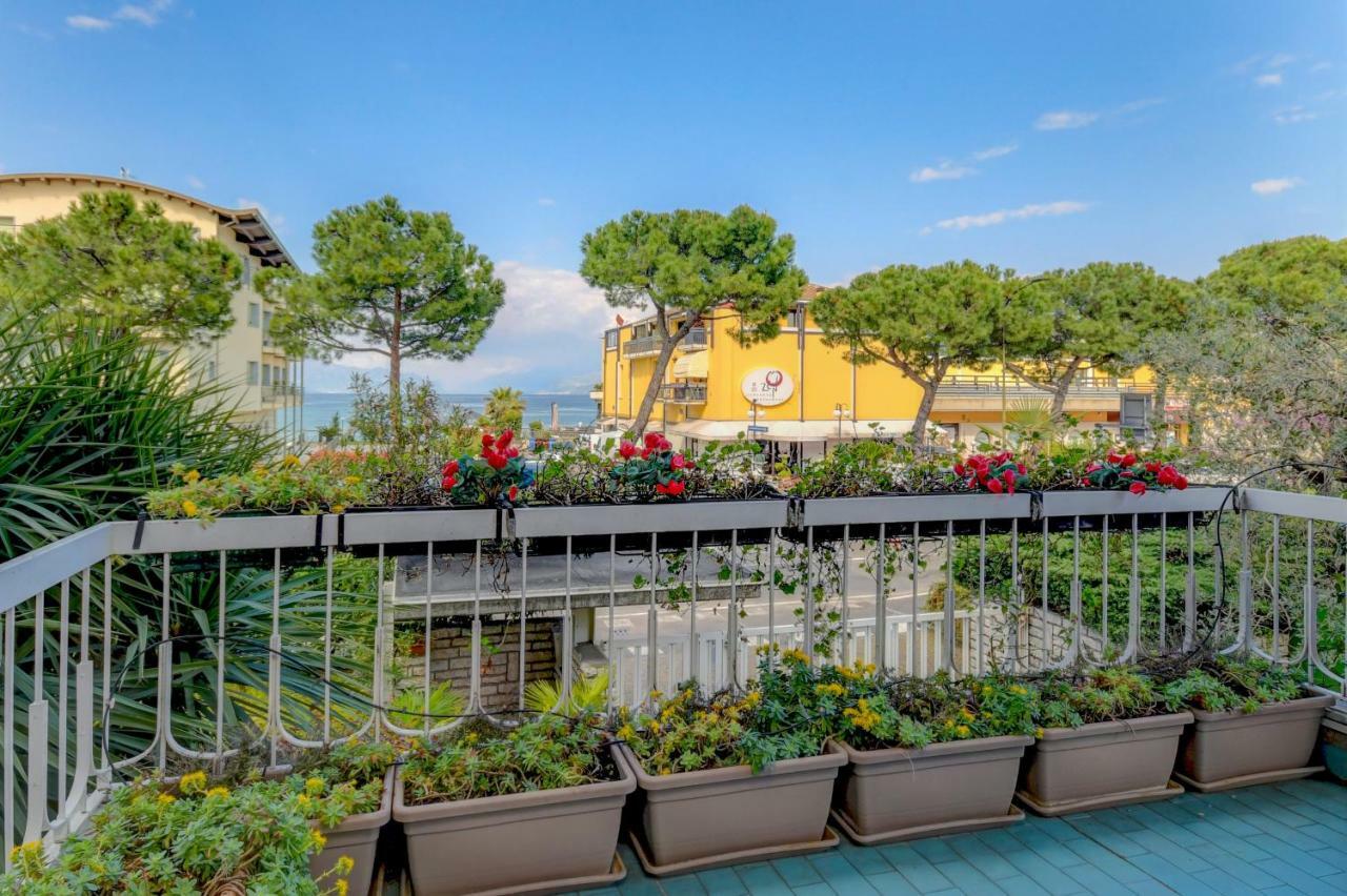 Desenzanoloft Official Partner Marriott Homes & - The Sunflower Front Apartment Desenzano del Garda
