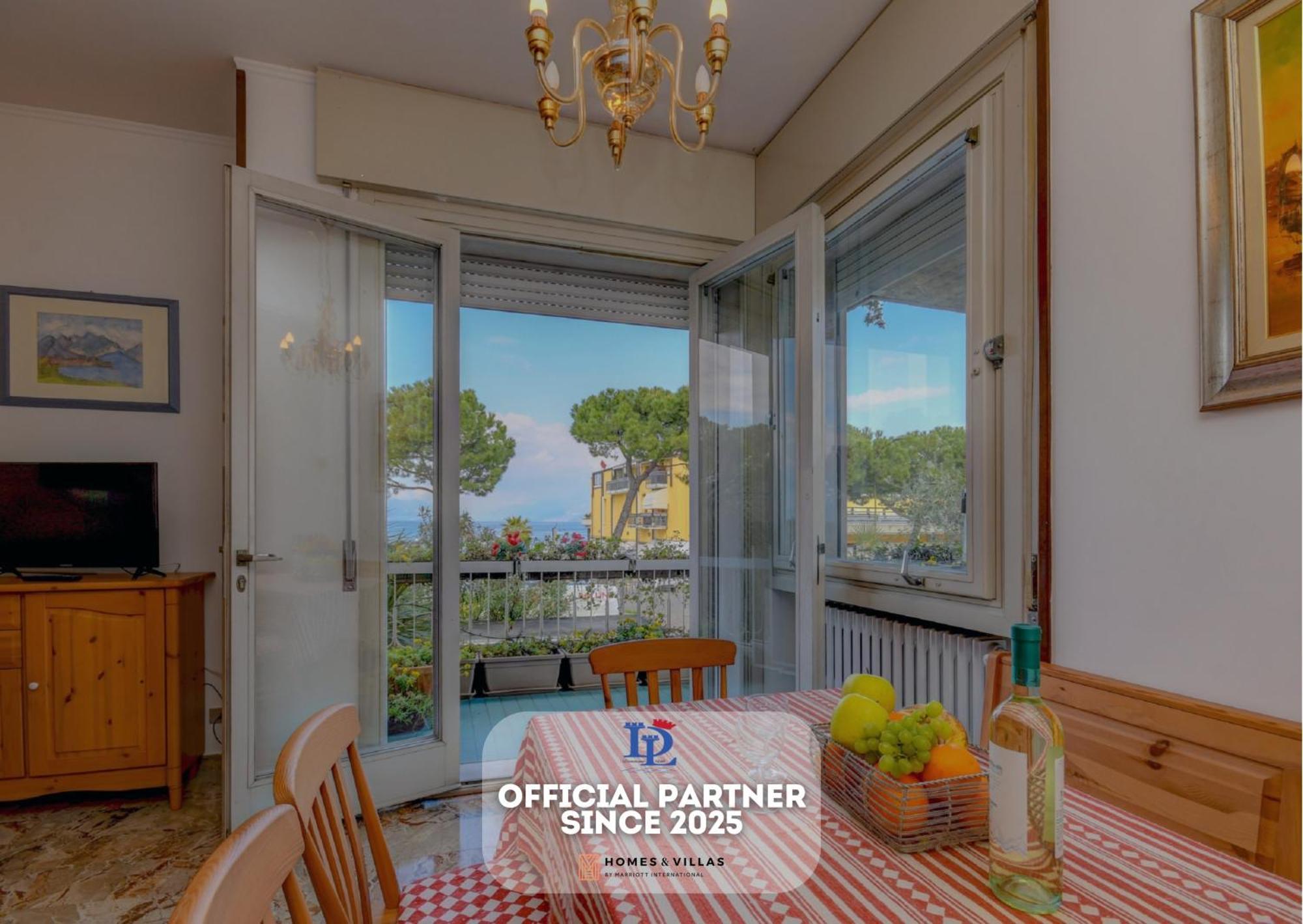 Desenzanoloft Official Partner Marriott Homes & - The Sunflower Front * Desenzano del Garda